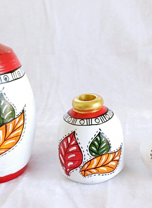Terracotta Vases, Leaf Design, Red and White, Set of 3 - Image 3