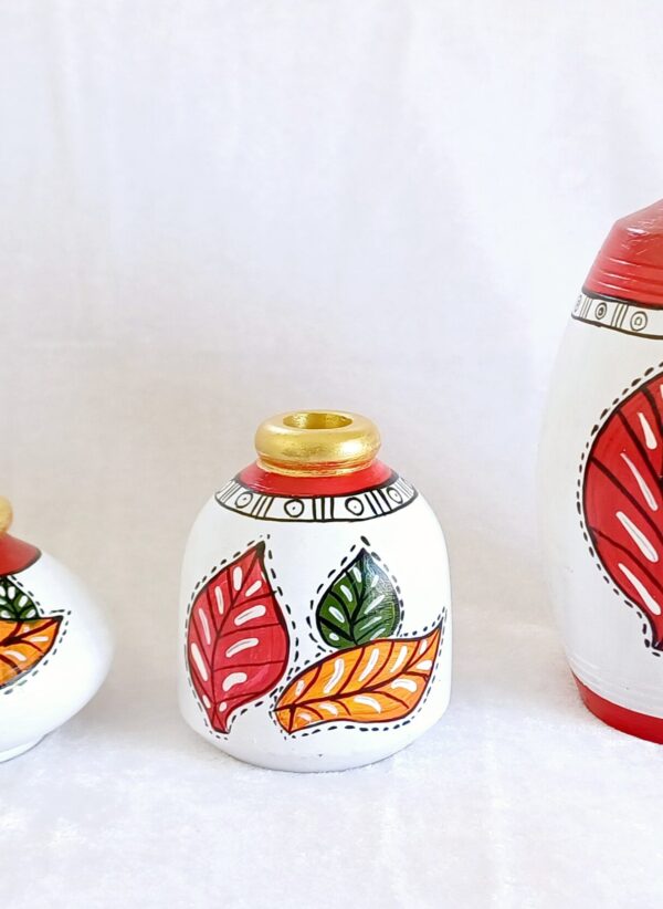 Terracotta Vases, Leaf Design, Red and White, Set of 3 - Image 4