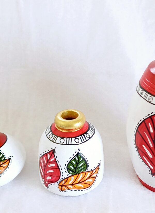 Terracotta Vases, Leaf Design, Red and White, Set of 3 - Image 5