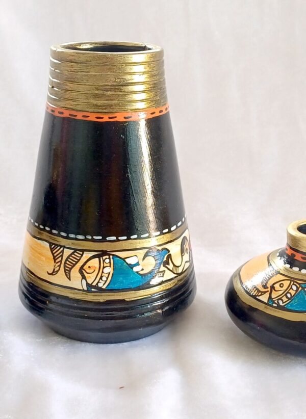 Decorative Terracotta Vases with Fish Design, Black and Gold, Set of 3 - Image 2