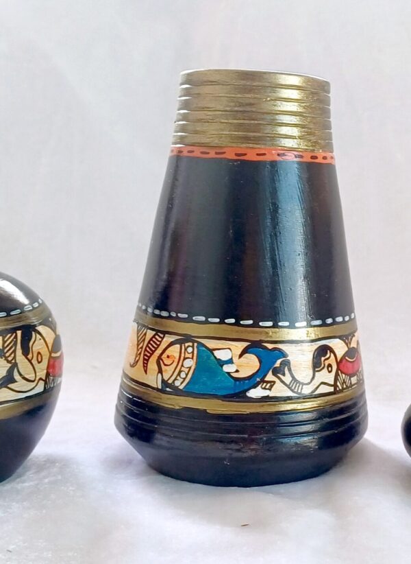 Decorative Terracotta Vases with Fish Design, Black and Gold, Set of 3 - Image 4
